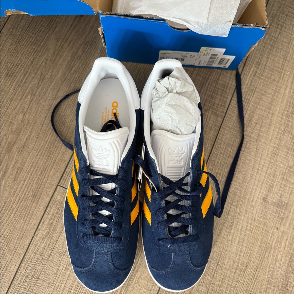 New! Adidas gazelle Blue and Gold Sneakers men’s size 8, women 9 1/2